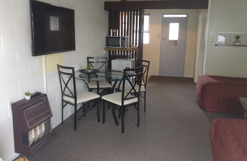 Levin Hotel | Redwood Lodge Motel