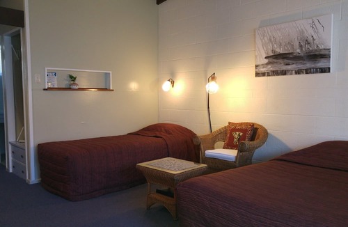 Levin Hotel | Redwood Lodge Motel