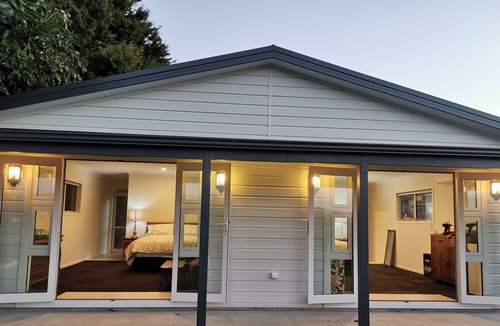 Cambridge Bed & Breakfast | Mountain View, Garden view, animals, Farm stay