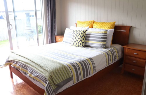 Matarangi House | Family pet friendly batch, with Wifi