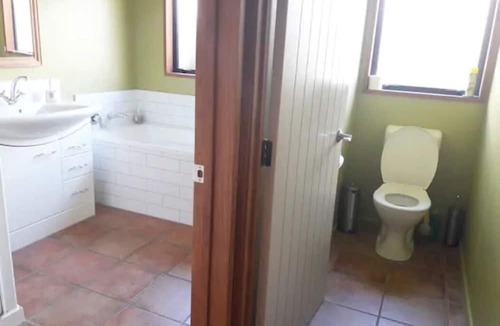 Lake Hawea House | Spacious Lake Hawea Home- 15 Mins from Wanaka