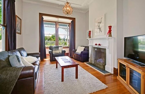 Nelson House | Grove Garden Villa - Beautiful Villa Style House next to the River