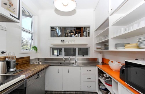 New Plymouth House | Amazing Beach-Side Bach 100m from East End Beach