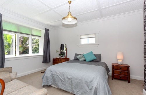 New Plymouth House | Amazing Beach-Side Bach 100m from East End Beach