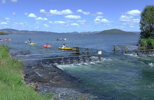 Tikitere House | Luxury lake front home