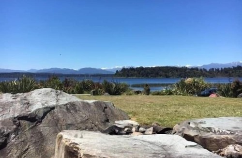 Hokitika House | Beach & Glow Worm Getaway - 2 minutes walk to beach and glow worms
