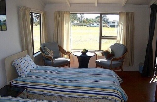 Pauanui Cottage | Pilots Rest - Pauanui Airfield Holiday Home
