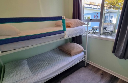 Foxton Beach House | Room for the whole family.and friends.!