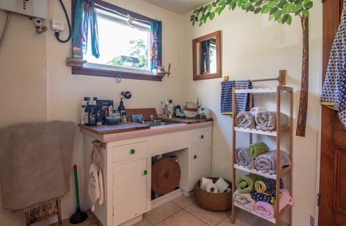 Robinsons Bay Cottage | Manaia Cottage - Akaroa Holiday Home