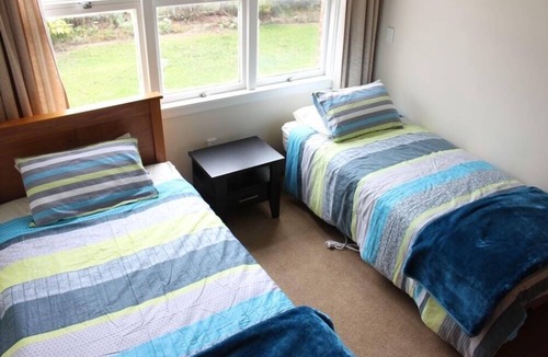 Ashburton House | Meg's Place - Free Wifi Sky TV warm and quiet.
