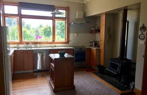 Tuatapere House | SawMillers Rest - 1920s Character Bungalow