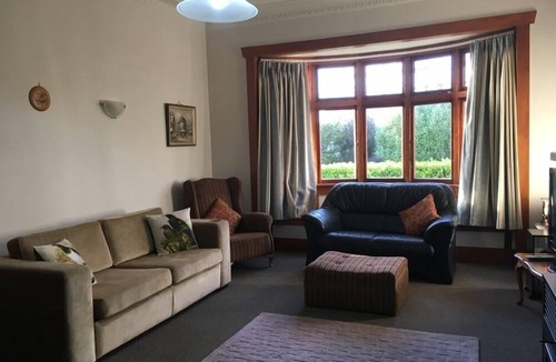 Tuatapere House | SawMillers Rest - 1920s Character Bungalow
