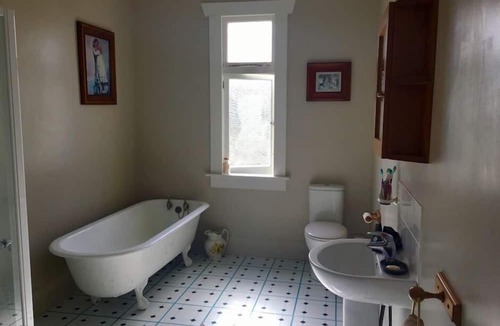 Tuatapere House | SawMillers Rest - 1920s Character Bungalow