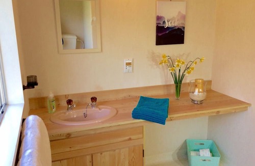 Christchurch District Cottage | Shiloh - Diamond Harbour Accommodation