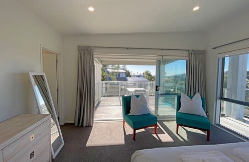 Oneroa House | With a bonus late check-out of 11am