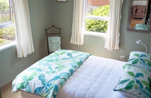 Oakura House | Te Moana - A perfectly situated and homely bach.