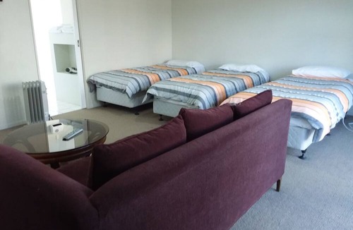 Kaiapoi Hotel | Pine Lake View Lodge