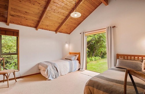 Acacia Bay Cottage | Awanui Lodge - Whakamoenga Point Holiday Home