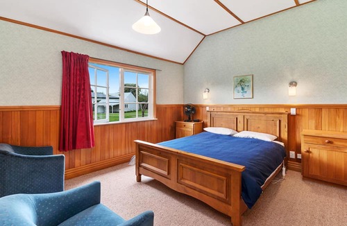 Rangatira Park House | 2 Bedroom Cottage near Huka Falls