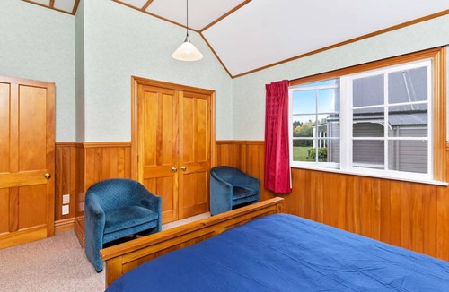 Rangatira Park House | 2 Bedroom Cottage near Huka Falls