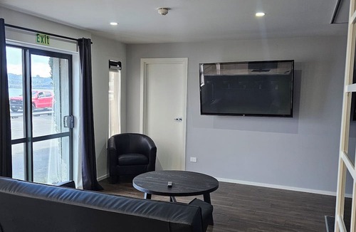 Taupo Hotel | Lakefront Lodge Taupo