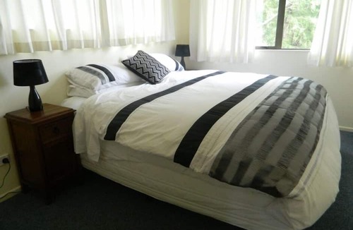 Renwick House | Peaceful apartment with balcony