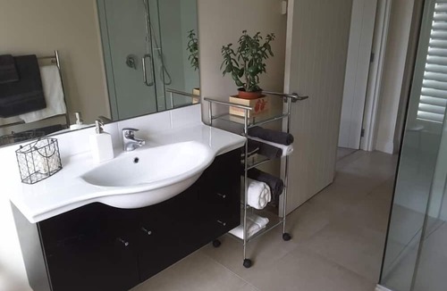 Bendigo Condo | Self contained Modern Unit- Bendigo Reach