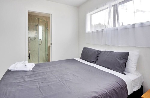 Mangere House | Superb Holiday Home near Airport