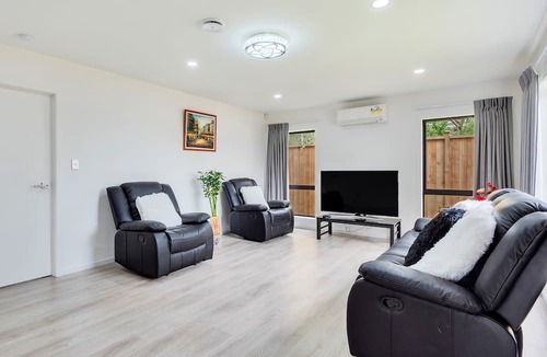 Mangere House | Superb Holiday Home near Airport
