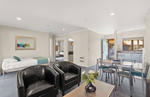 Greytown Hotel | ASURE Oak Estate Motor Lodge
