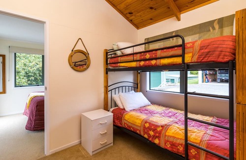 Athenree Cottage | Orchard Seaview Bach