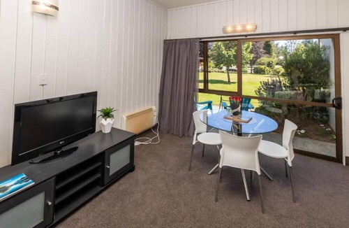 Te Anau Hotel | ASURE Explorer Motel & Apartments