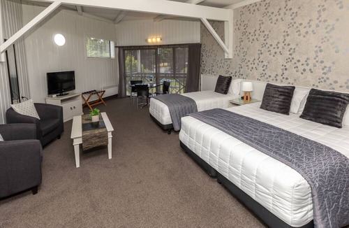 Te Anau Hotel | ASURE Explorer Motel & Apartments