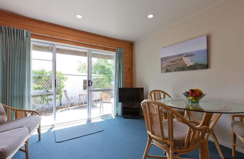 Pauanui Hotel | Pauanui Pines Motor Lodge