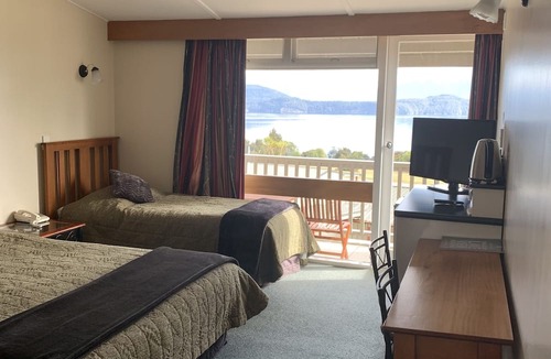 Manapouri Hotel | Te Anau Manapouri Lake Hotel
