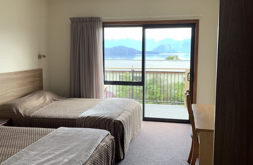 Manapouri Hotel | Te Anau Manapouri Lake Hotel
