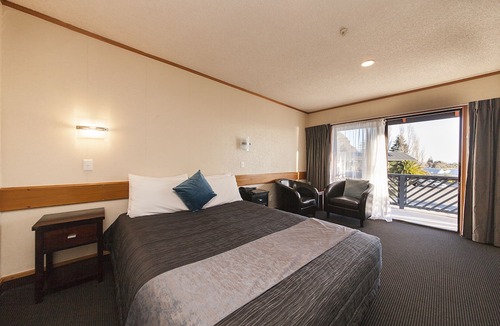 Two Mile Bay Hotel | Lakeland Resort Taupo