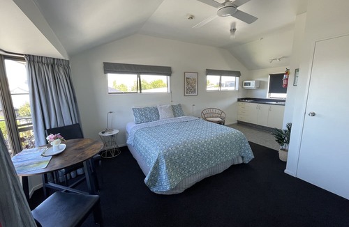 Blenheim Hotel | Colonial Motel