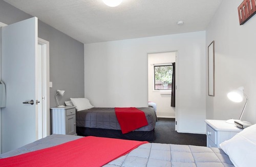 Edgeware Hotel | Aotea Motel