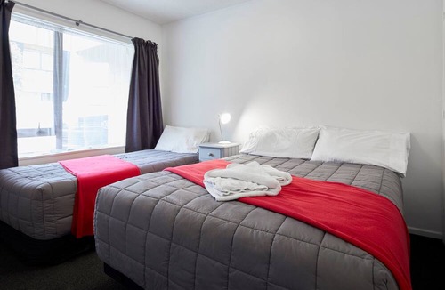 Edgeware Hotel | Aotea Motel