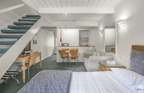 Newlands Hotel | Capital Lodge Motor Inn