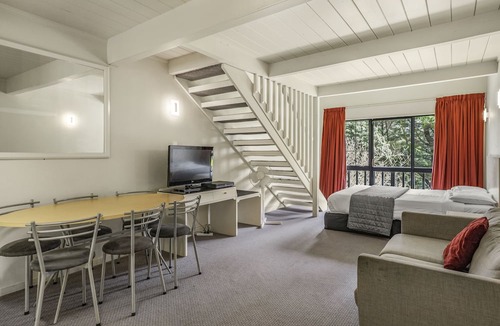 Newlands Hotel | Capital Lodge Motor Inn