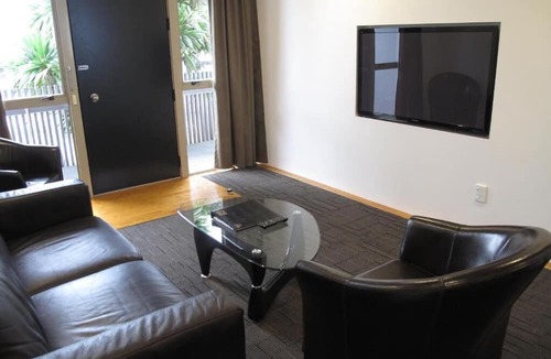 New Plymouth Hotel | Auto Lodge Motor Inn