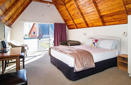 Twizel Hotel | Mountain Chalets Motel