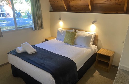 Twizel Hotel | Mountain Chalets Motel