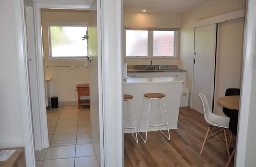 Tahunanui Hotel | Balmoral Motel