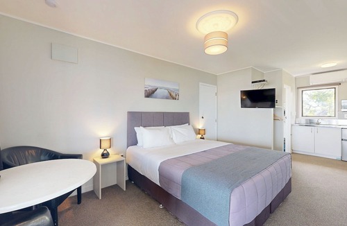 Westshore Hotel | Albatross Motel