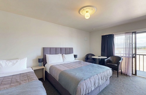 Westshore Hotel | Albatross Motel