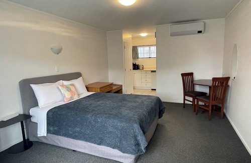 Woodhill Hotel | Cherry Court Motor Lodge