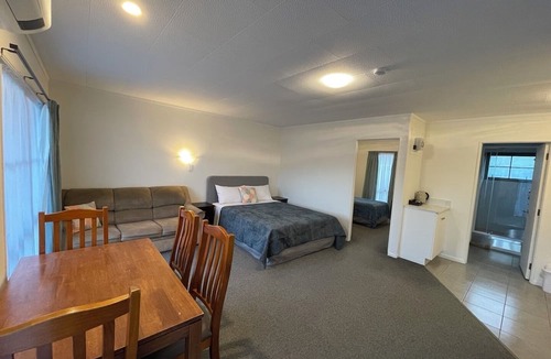 Woodhill Hotel | Cherry Court Motor Lodge